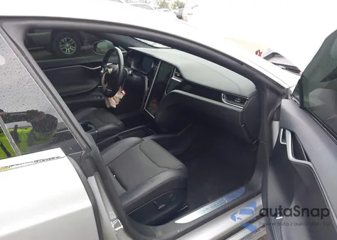 2018 Tesla Model S 100D/75D/P100D z USA, uszkodzony, nr VIN 5YJSA1E26JF268785